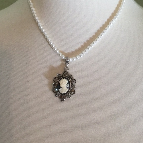 Vtg.15”W/3”FreshwaterCultured White Pearl&CameoPdt - Picture 14 of 14